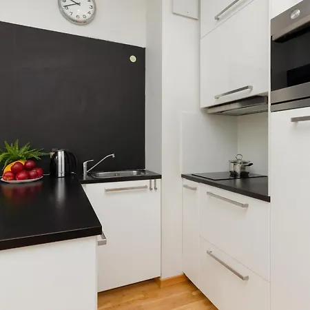 Bemowo Modern Dywizjonu 303 By Renters * Varşova