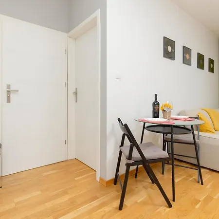 Bemowo Modern Dywizjonu 303 By Renters