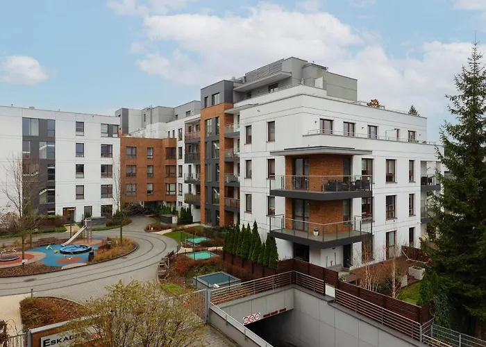 Bemowo Modern Dywizjonu 303 By Renters * وارسو