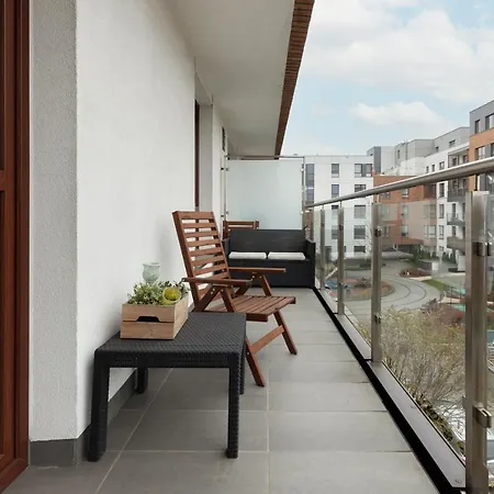 Bemowo Modern Dywizjonu 303 By Renters Warschau